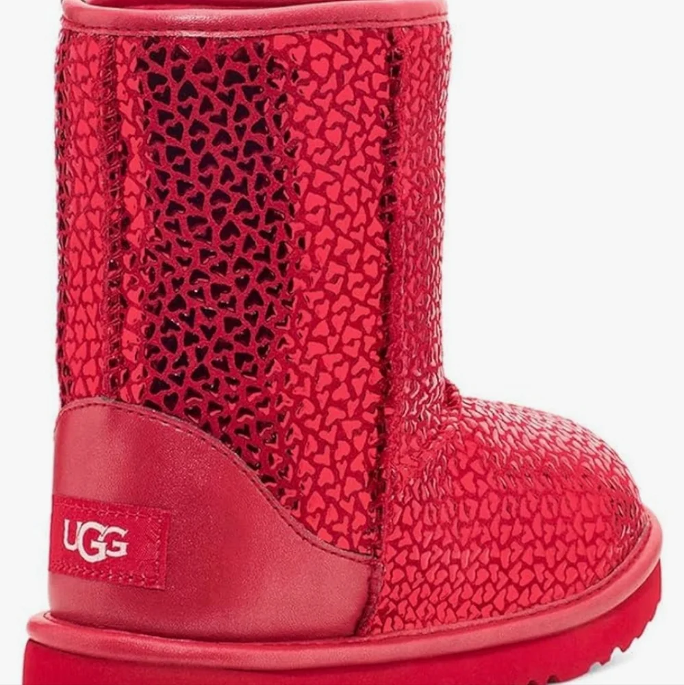 UGG Girls' Classic II Gel Hearts Boots (Youth)